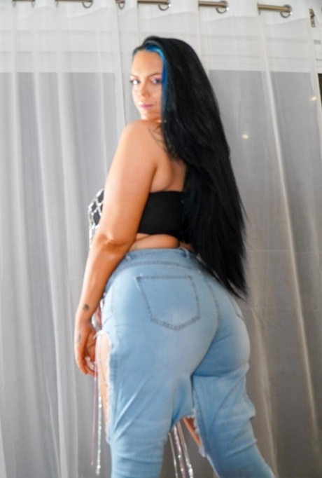 curvy ass self shot spread free porn photos
