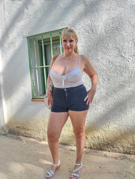 chubby woman sex pic porn image