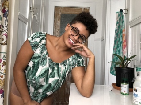 ebony bbw facesit top photo