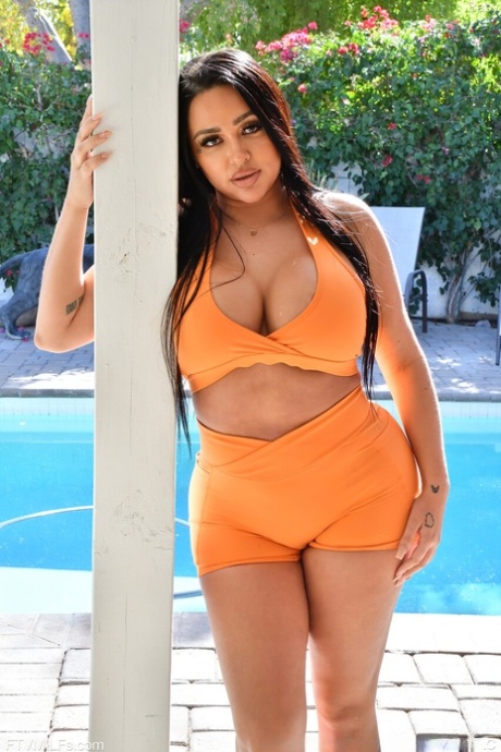 voluptuous red busty mom wife beautiful pics