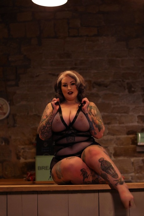 curvy teen pussy nude pictures