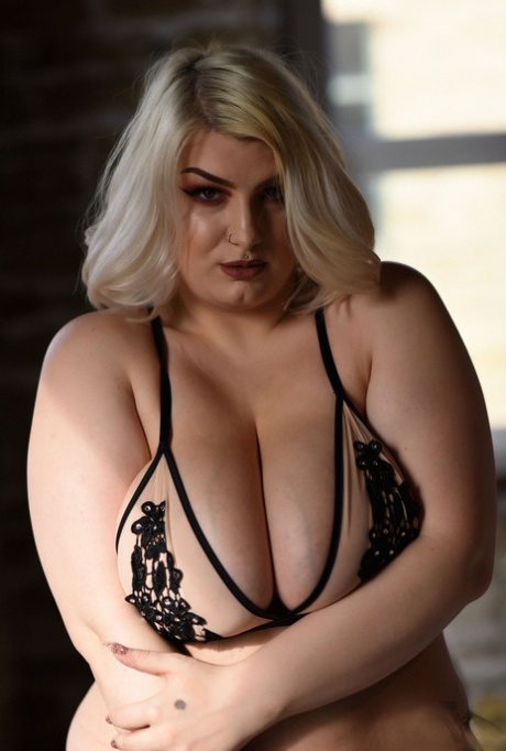 uk bbw milf sookie blues fucks herself with a dildo free pictures