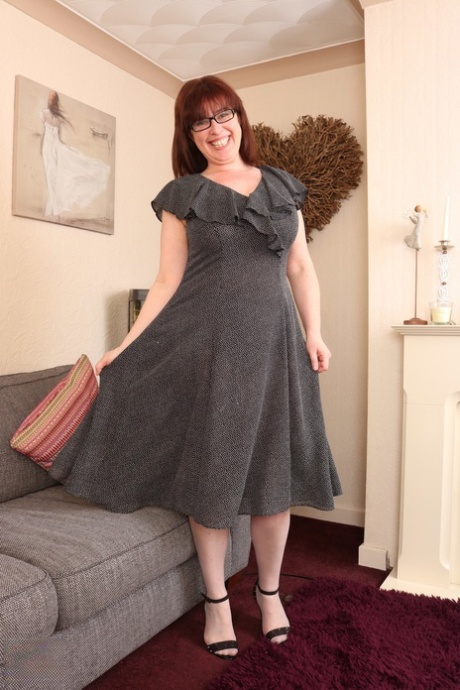 thick girl skirt pretty picture