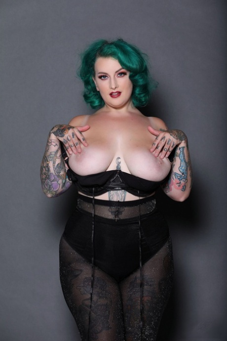 thick lizzie sexy nudes pictures