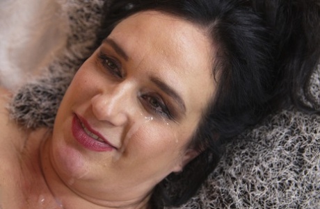 thick brunette stepmom sexy nudes photos